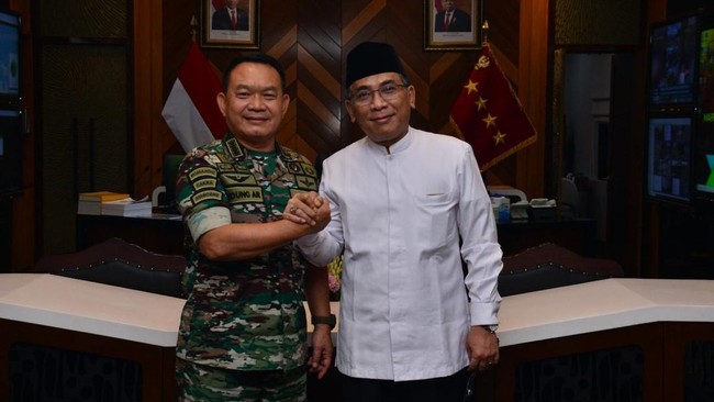 KSAD Jenderal Dudung Abdurachman ditunjuk sebagai Ketua Dewan Pembina Badan Koordinasi Mubaligh Se-Indonesia (Bakomubin).
