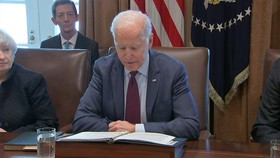 VIDEO: Biden: 50 Orang Kaya Rusia dan Keluarganya Dilarang ke AS