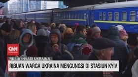 VIDEO: Ribuan Warga Ukraina Mengungsi di Stasiun Kyiv
