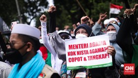 Massa PA 212 Demo Mabes Polri Desak Menag Yaqut Ditangkap