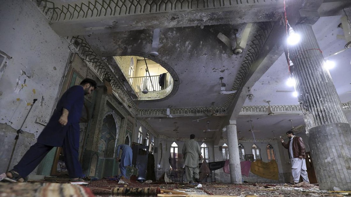 FOTO: Potret Kehancuran Masjid Pakistan usai Bom Bunuh Diri ISIS