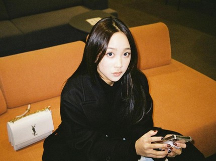 4 Potret OOTD Dita Karang, Artis Kpop Asal RI yang Sukses Berkarier di Korea