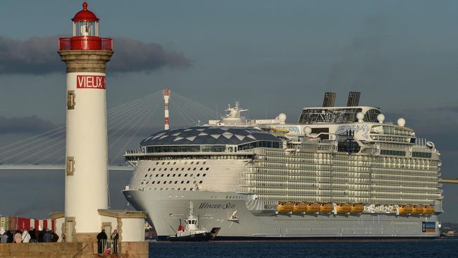 Wonder of the Seas, kapal pesiar terbesar di dunia, dikabarkan siap berlayar mengarungi samudera setelah 3 tahun masa konstruksi.