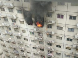 Kebakaran Unit Apartemen di Jaktim, 11 Mobil Damkar Dikerahkan ke TKP