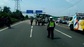 Kecelakaan Bus Peziarah Surabaya, Penumpang Rebut Kemudi Sopir
