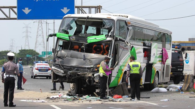 Polisi menetapkan Ipayudin selaku sopir bus maut di Ciamis sebagai tersangka atas kasus kecelakaan yang mengakibatkan 4 orang meninggal.