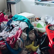 Sulit Membuang dan Suka Menimbun Barang? Kenali Hoarding Disorder dan Gejalanya di Sini!