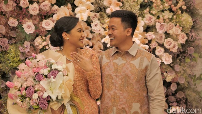 Resmi Dilamar Kekasih, Putri Tanjung akan Menikah di Maret 2022