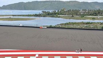Keunggulan Sirkuit Mandalika yang Tak Ada di Negara Lain Jurnalis senior Bobby Arifin menilai Sirkuit Mandalika punya keunggulan unik dibanding dengan lintasan lain yang ada di belahan dunia.