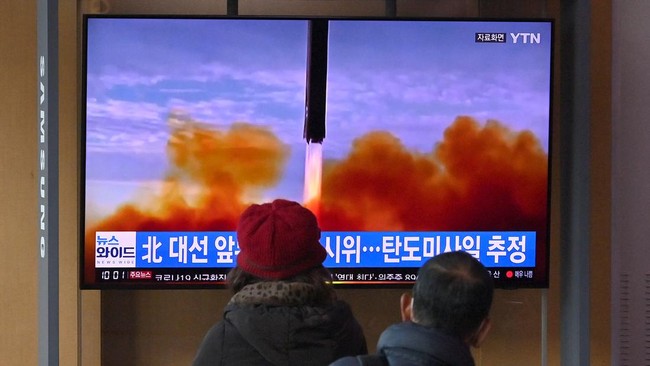 Militer Korea Utara menembakkan setidaknya satu proyektil tak dikenal dalam rangka uji coba senjata kesembilan di wilayah timur Semenanjung Korea.