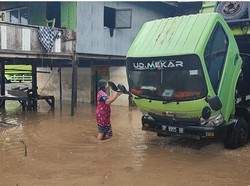 Banjir Bandang Terjang Permukiman Warga di Mallusetasi Barru