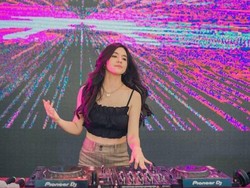 DJ Una Buka Suara soal Kasus Robot Trading DNA Pro