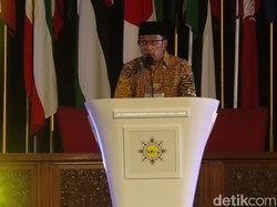 Hadiri Acara Sayap Golkar, Ridwan Kamil Sebut Airlangga Presiden