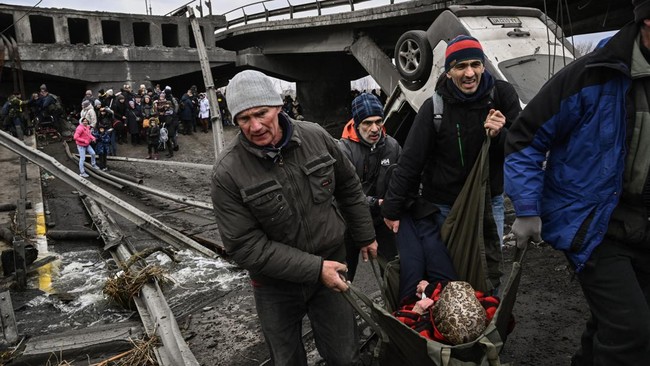 Setidaknya delapan warga sipil di Ibu Kota Ukraina, Kyiv, tewas karena ditembaki pasukan Rusia saat sedang berupaya evakuasi pada Minggu (6/3).