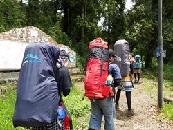 Hari Kedua Dibuka, Jalur Pendakian Merbabu Via Selo Full Booking