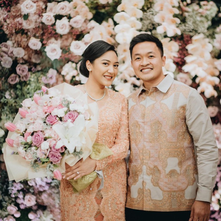 <p>Calon suami Putri Tanjung memang bukan berasal dari kalangan artis/ Namun Guinandra Jatikusumo merupakan salah satu pemuda berprestasi lulusan New York University. Ia juga berkecimpung di bidang bank, Bunda. Kita doakan semoga Guinandra dan Putri Tanjung segera menuju pelaminan dengan lancar ya! (Foto: Dok. Morden.co)</p>
