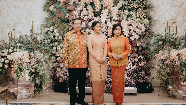 Lamaran Putri Tanjung dan Guinandra Jatikusumo Lamaran Putri Tanjung dan Guinandra Jatikusumo