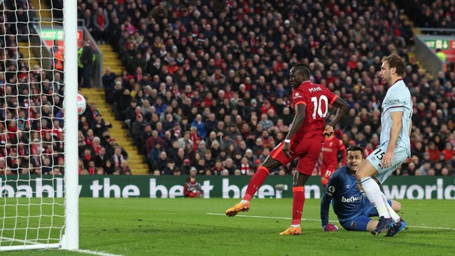 Sadio Mane berhasil mengantar Liverpool menang 1-0 atas West Ham United pada lanjutan Liga Inggris di Stadion Anfield, Minggu (6/3) dini hari WIB.