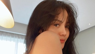 img-title Reaksi Mawar AFI Usai Foto Peluk Hotman Paris Dicibir Keluarga Mantan Suami