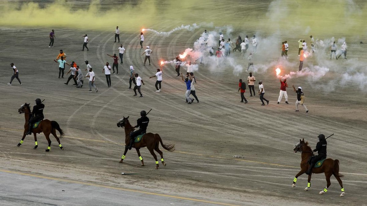 FOTO: Kala Militer Uni Emirat Arab Unjuk Gigi