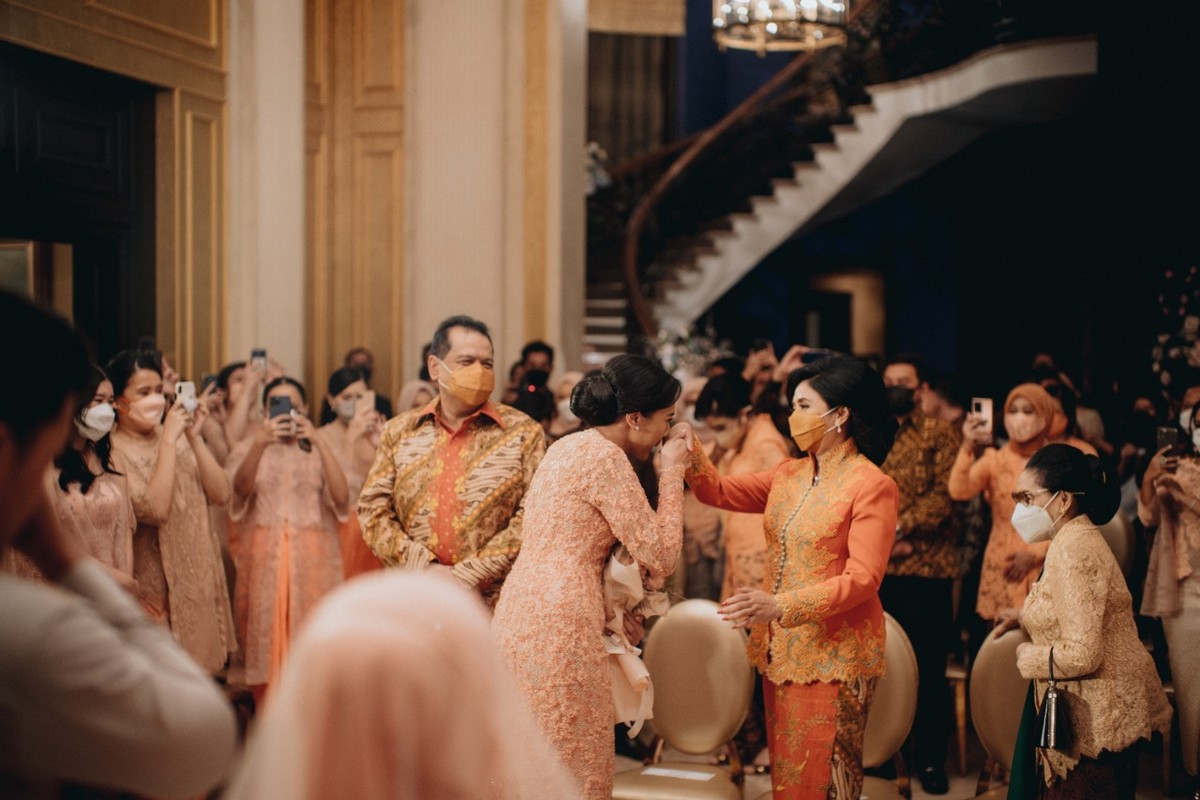 Acara Lamaran Putri Tanjung