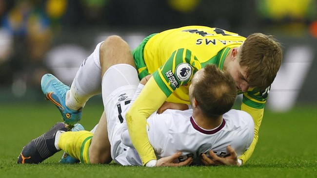 Momen unik antara Brandon Williams dan Christian Eriksen dalam laga Norwich City vs Brentford menjadi sorotan sekaligus viral di dunia maya.