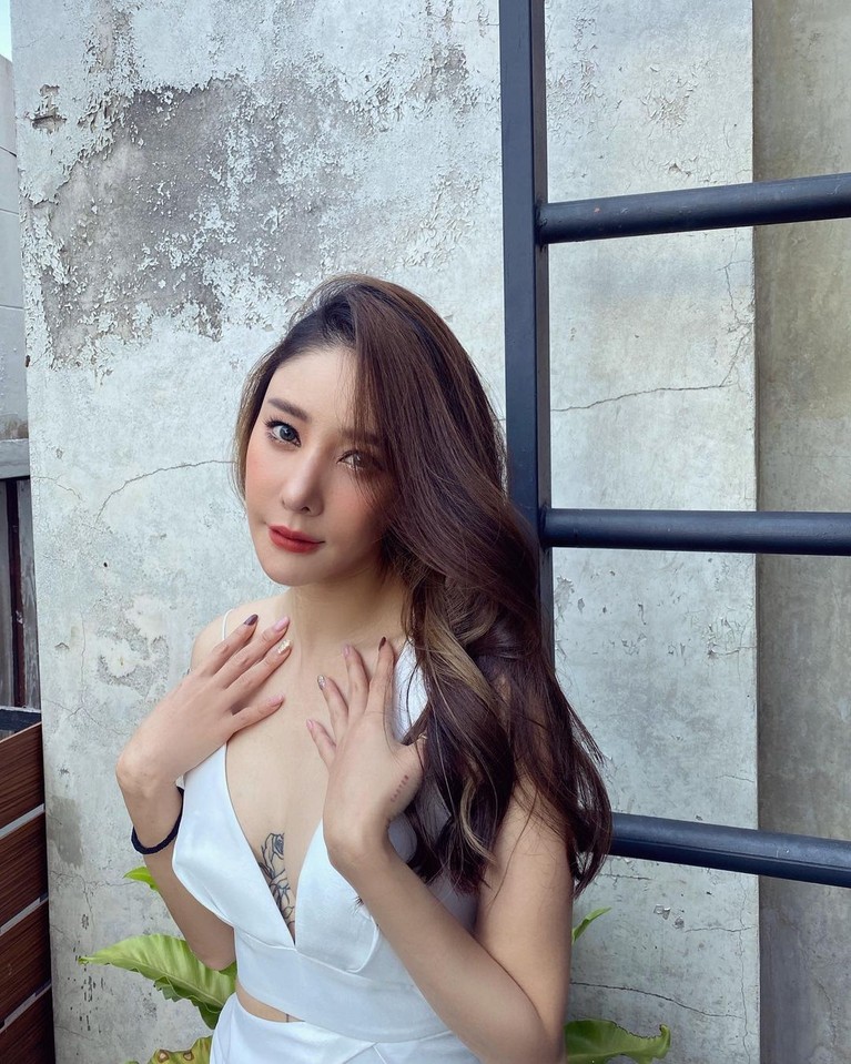 Dunia sedang dihebohkan dengan kasus kematian aktris cantik Thailand, Tangmo Nida Patcharaveerapong. Yuk, intip potretnya!