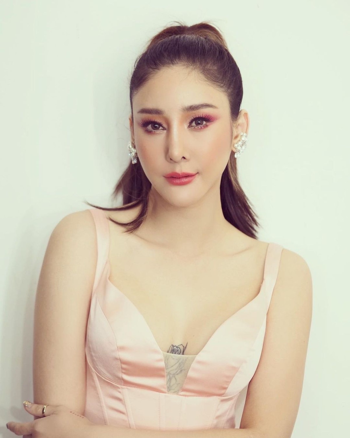 Dunia sedang dihebohkan dengan kasus kematian aktris cantik Thailand&comma; Tangmo Nida Patcharaveerapong&period; Yuk&comma; intip potretnya&excl;