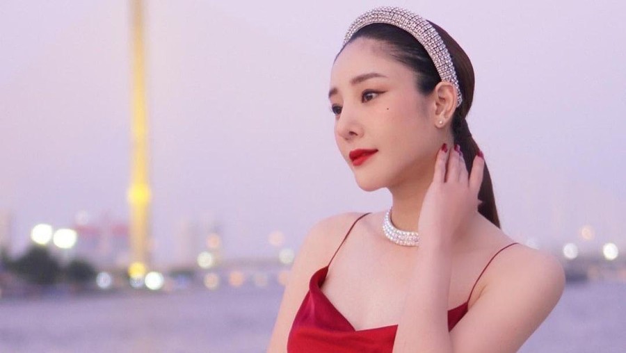 Tangmo Nida Dunia sedang dihebohkan dengan kasus kematian aktris cantik Thailand, Tangmo Nida Patcharaveerapong. Yuk, intip potretnya!