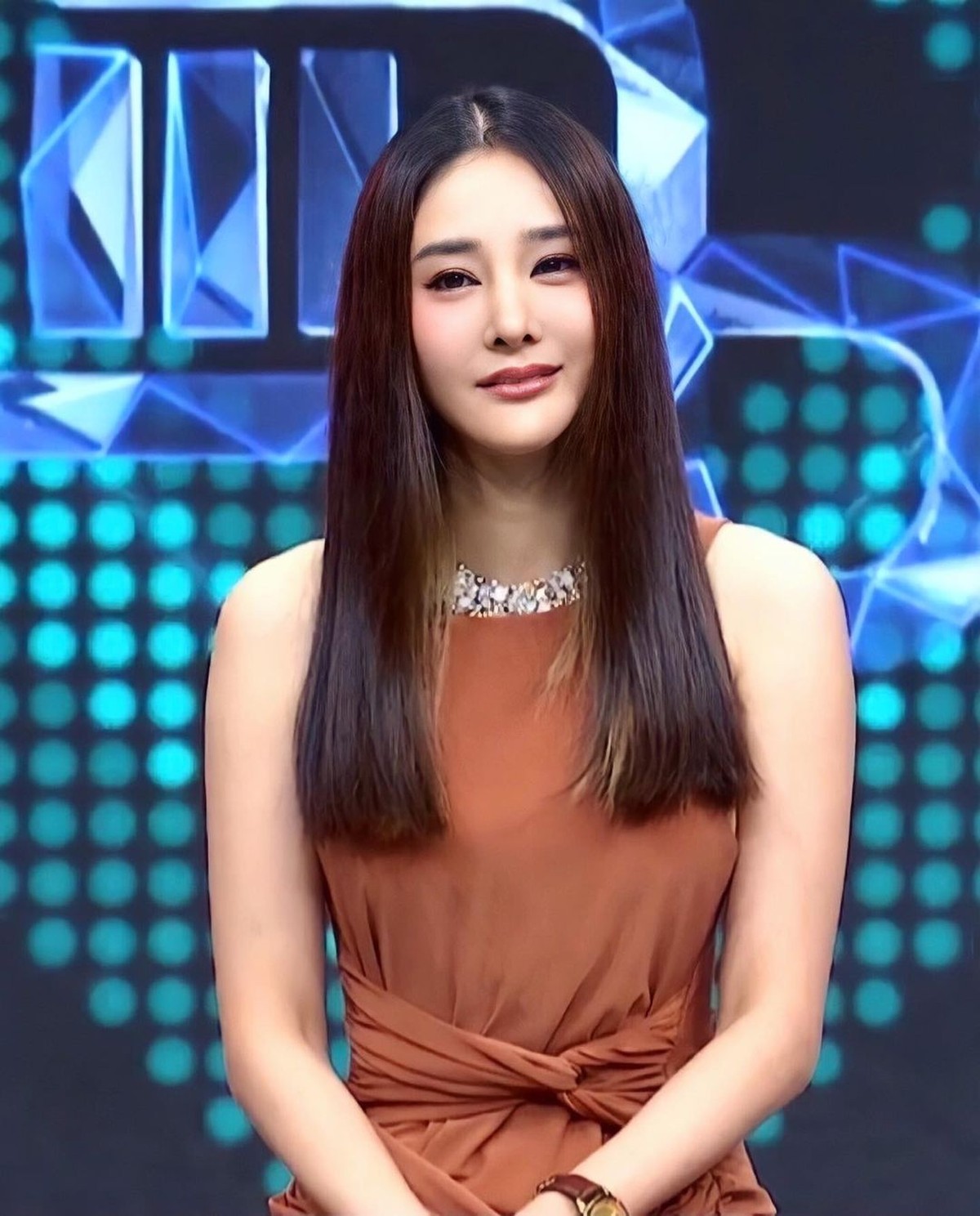 Dunia sedang dihebohkan dengan kasus kematian aktris cantik Thailand&comma; Tangmo Nida Patcharaveerapong&period; Yuk&comma; intip potretnya&excl;