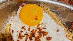 Indomie Goreng dan Kopi Susu Aren, Menu Terlaris Warkop New York
