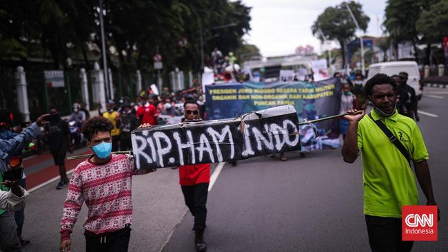 Mahasiswa Papua yang berdemo menganggap selama ini Komnas HAM tak pernah memberikan hasil nyata. Terutama soal pelanggaran HAM oleh aparat.