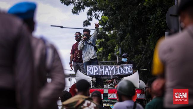 Komnas HAM Bahas Dialog Damai Papua dengan Komisioner Tinggi HAM PBB Komnas HAM membahas rencana Dialog Damai Papua saat bertemu Komisioner Tinggi HAM PBB, Michelle Bachelet di Jenewa, Swiss.