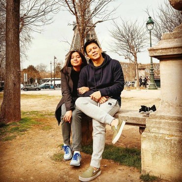 Dapat Kecup Manis dari Ariel NOAH, Penampilan Alleia Anata Bikin Salfok