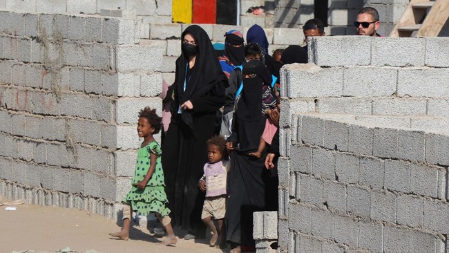 FOTO: Angelina Jolie Kunjungi Pengungsi Yaman Korban Konflik
