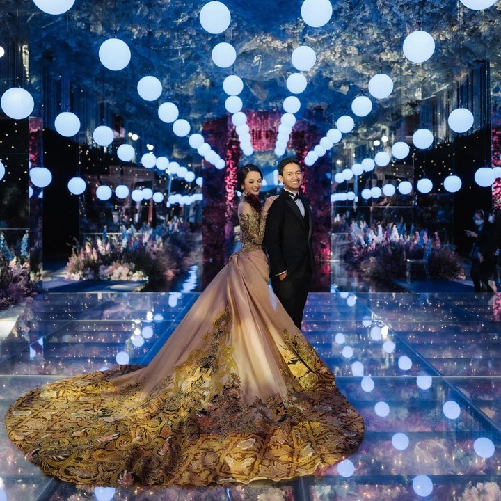 <p>CEO Ruangguru Belva Devara dan Puteri Indonesia Riau 2019, Sabrina Anggraini, tengah berbahagia. Mereka sudah melangsungkan acara pernikahan, Bunda. (Foto: Instagram @belvadevara @pyaraphoto @terralogical @twin_photo)</p>