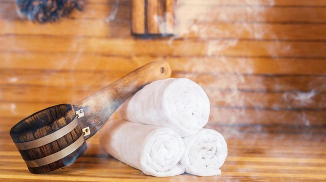 Manfaat sauna untuk diet memang ada, tapi tak berpengaruh besar. Anda bisa mengkombinasikannya dengan pola makan seimbang dan rutin berolahraga.