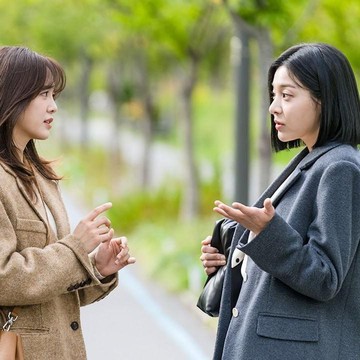 Pernah Jadi Teman Sekelas di School 2017, Kim Se Jeong dan Seol In Ah Makin Dekat di Business Proposal