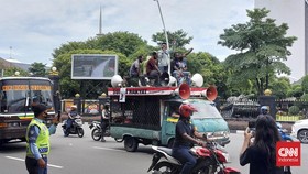 Aktivis Papua Demo di Depan Markas Kostrad, Desak Jokowi Tarik Militer