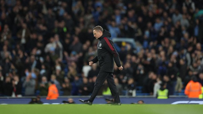 Manchester United diklaim berbohong soal cedera Cristiano Ronaldo setelah dikalahkan Manchester City 1-4. Roy Keane yakin ada sesuatu di balik absennya Ronaldo.