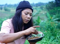 Deddy Corbuzier Bela Dede Inoen Pemakan Raja Jin dari Nyinyiran Netizen