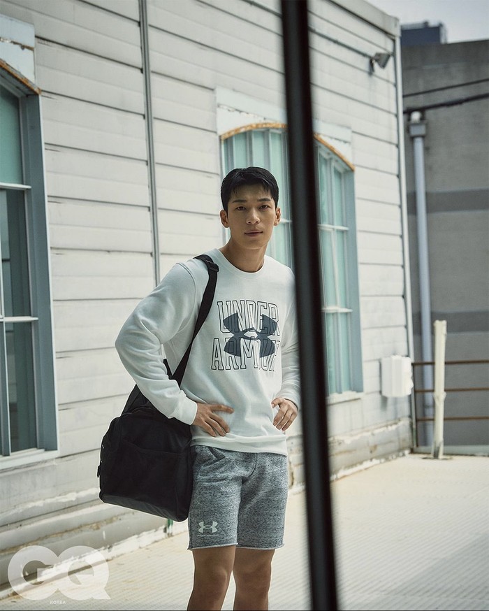 Nama Wi Ha Joon mulai melambung naik ketika ia membintang serial original Netflix, “Squid Game” sebagai 'polisi ganteng' Hwang Jun Ho./ Foto: twitter.com/kpopers_family