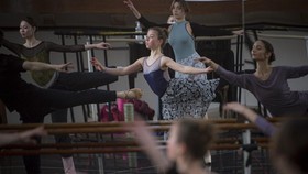 FOTO: Kehidupan Balerina Ukraina yang Kabur ke Hungaria Akibat Invasi