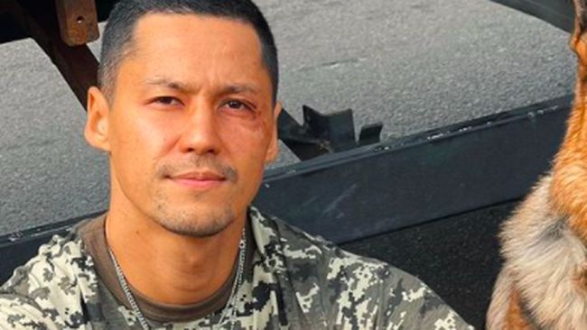 Aktor Ukraina Pasha Lee tewas ditembak ketika membela tanah airnya melawan Rusia di kota Irpin, Minggu (6/3).