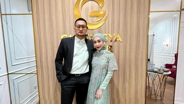 img-title Dokter Reza Gladys Bagi-Bagi Motor untuk Pecinta Produk Gladifsya Skincare