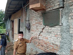 6 Rumah Rusak Akibat Tanah Bergerak di Ciwaringin