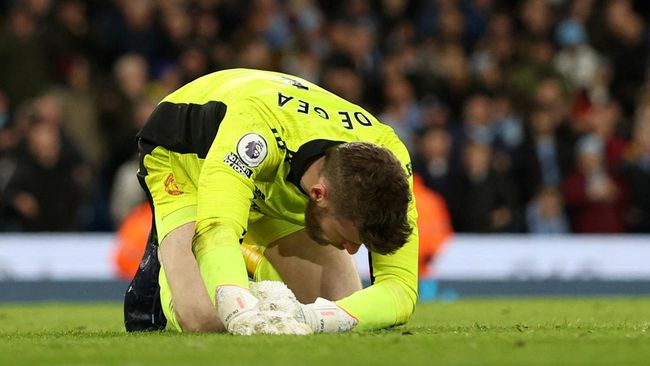 Messages Touching De Gea after Man Utd were massacred by Man City