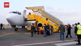 VIDEO: 13 Anak Ukraina Pengidap Kanker Diterbangkan Ke Italia