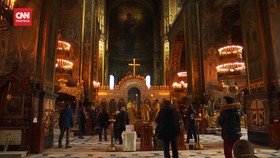 VIDEO: Puluhan Umat Hadiri Misa Minggu di Katedral ST Volodymyr Kyiv