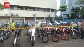 VIDEO: Polisi Tangkap Pemotor Yang Lewati Tol Kelapa Gading-Pulogebang